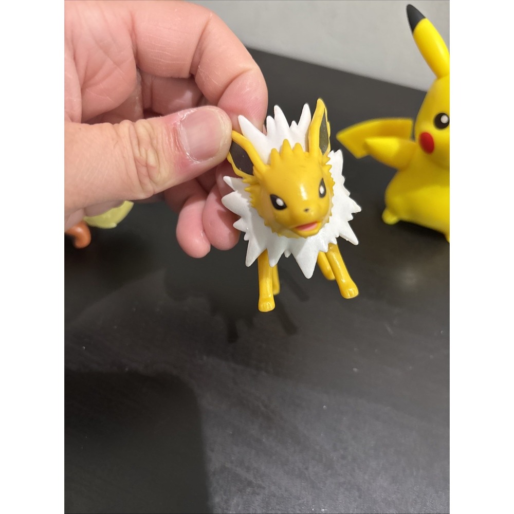 Pokemon Kanto Eeveelutions Vaporeon Jolteon Flareon Pikachu Figure Toys WCT 2019 - Picture 6 of 11